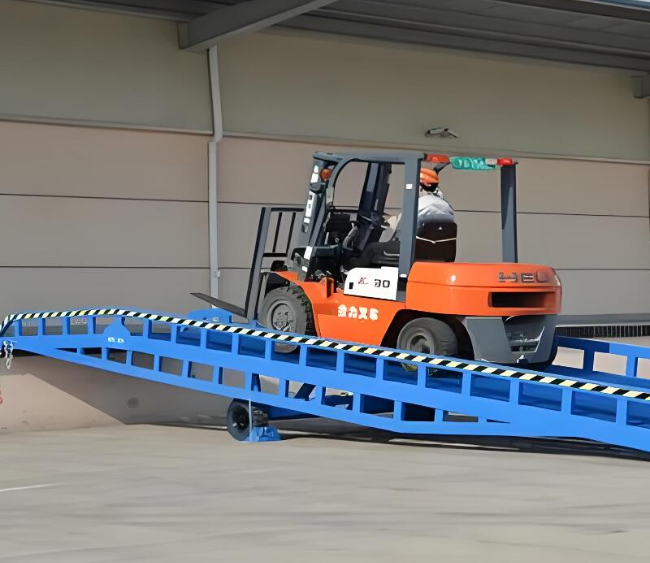 波密移动式卸货平台（叉车用）